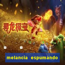 melancia espumando melancia saindo espuma